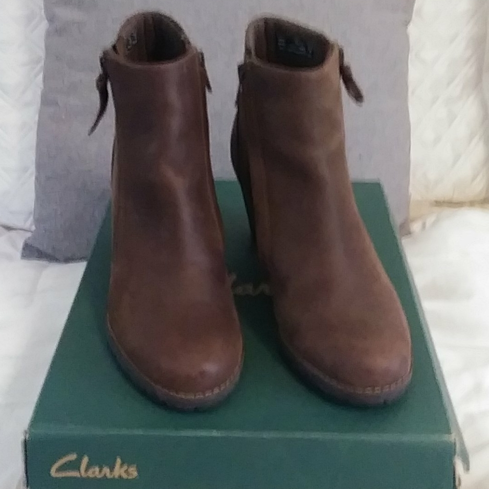 Clarks Pause Majesty Ankle Boots